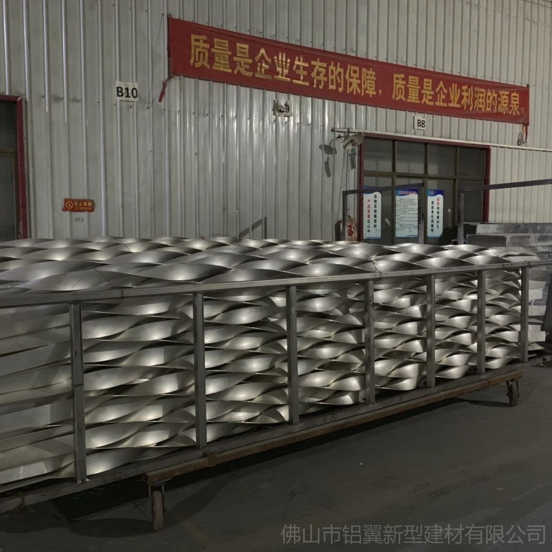 扭曲铝單(dan)板