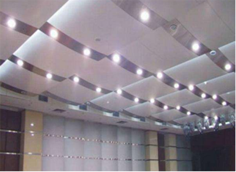 弧形铝單(dan)板