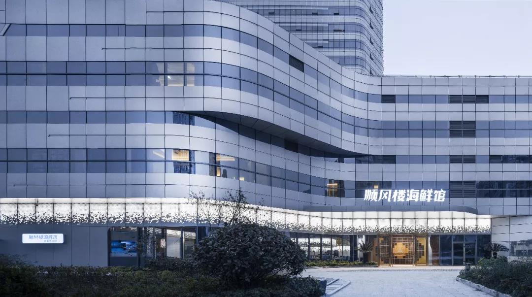 造(zao)型铝單(dan)板价格高(gao)有(yǒu)它一(yi)定的(de)道理(li)