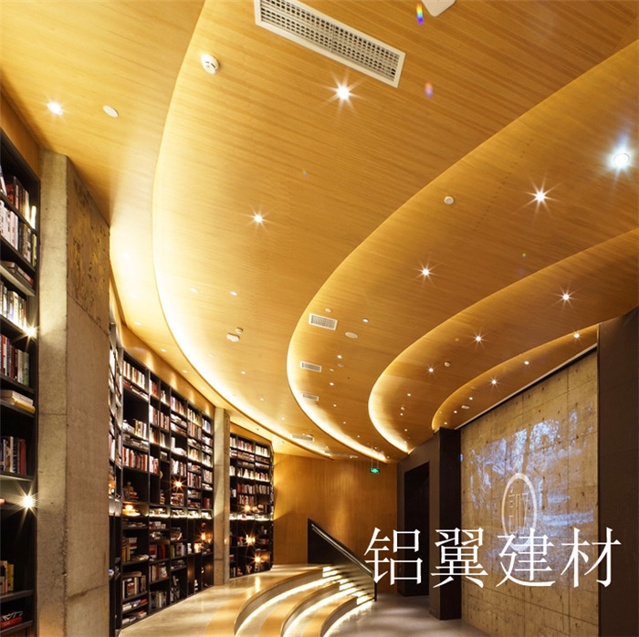 仿木(mù)纹铝單(dan)板生(sheng)産(chan)廠(chǎng)傢(jia)